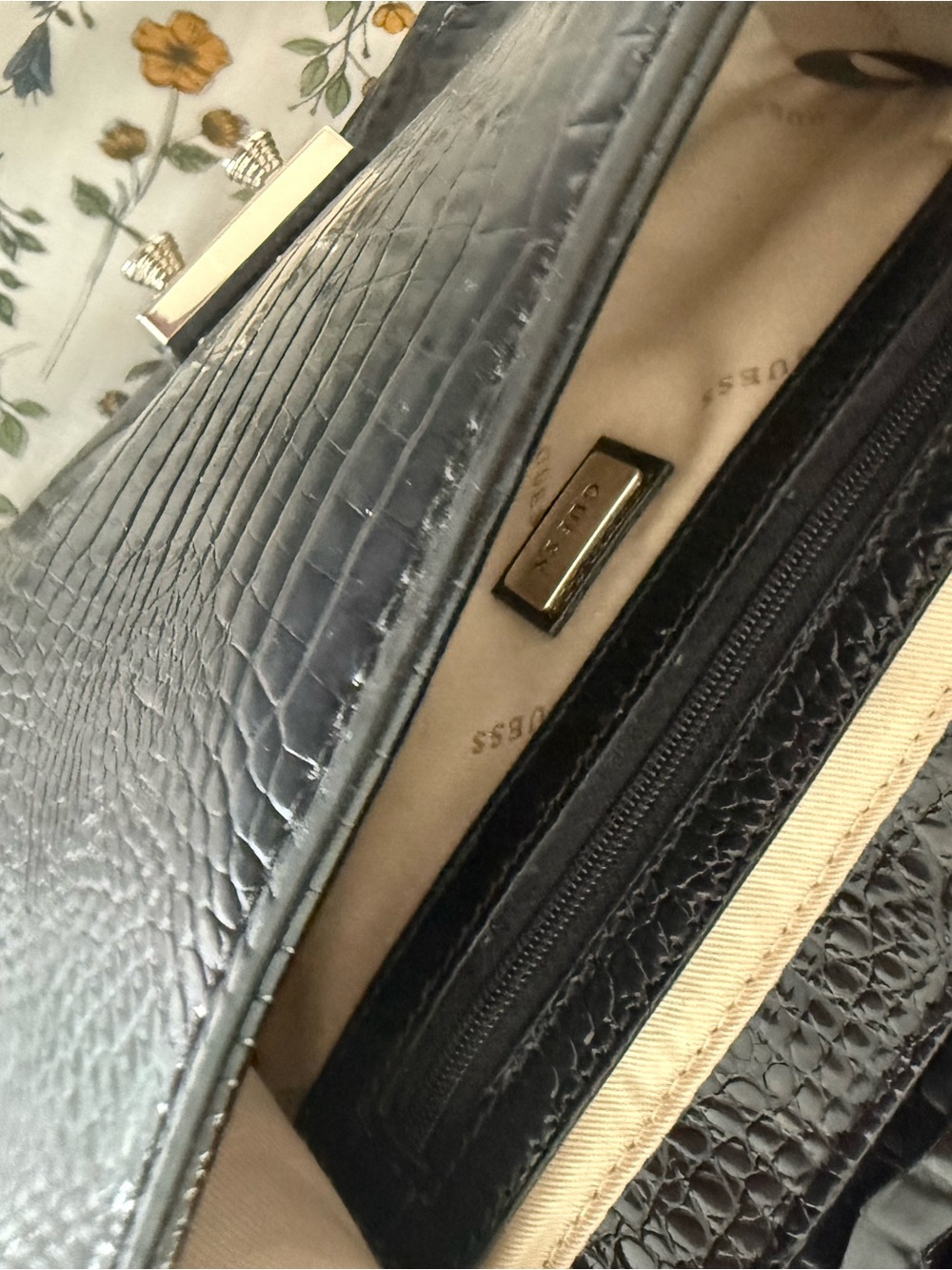 GUESS CLEO convertible crossbody bag - Picture 6 of 8